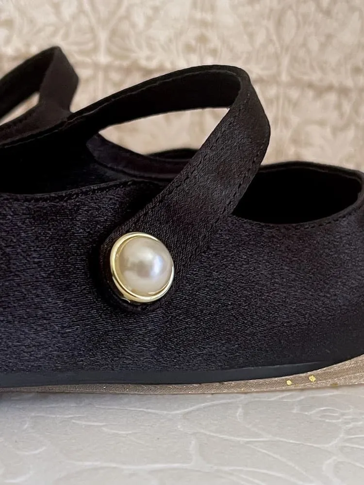 Medieval & Renaissance Satin Pointed Toe Poulaine Flats in Gothic Black