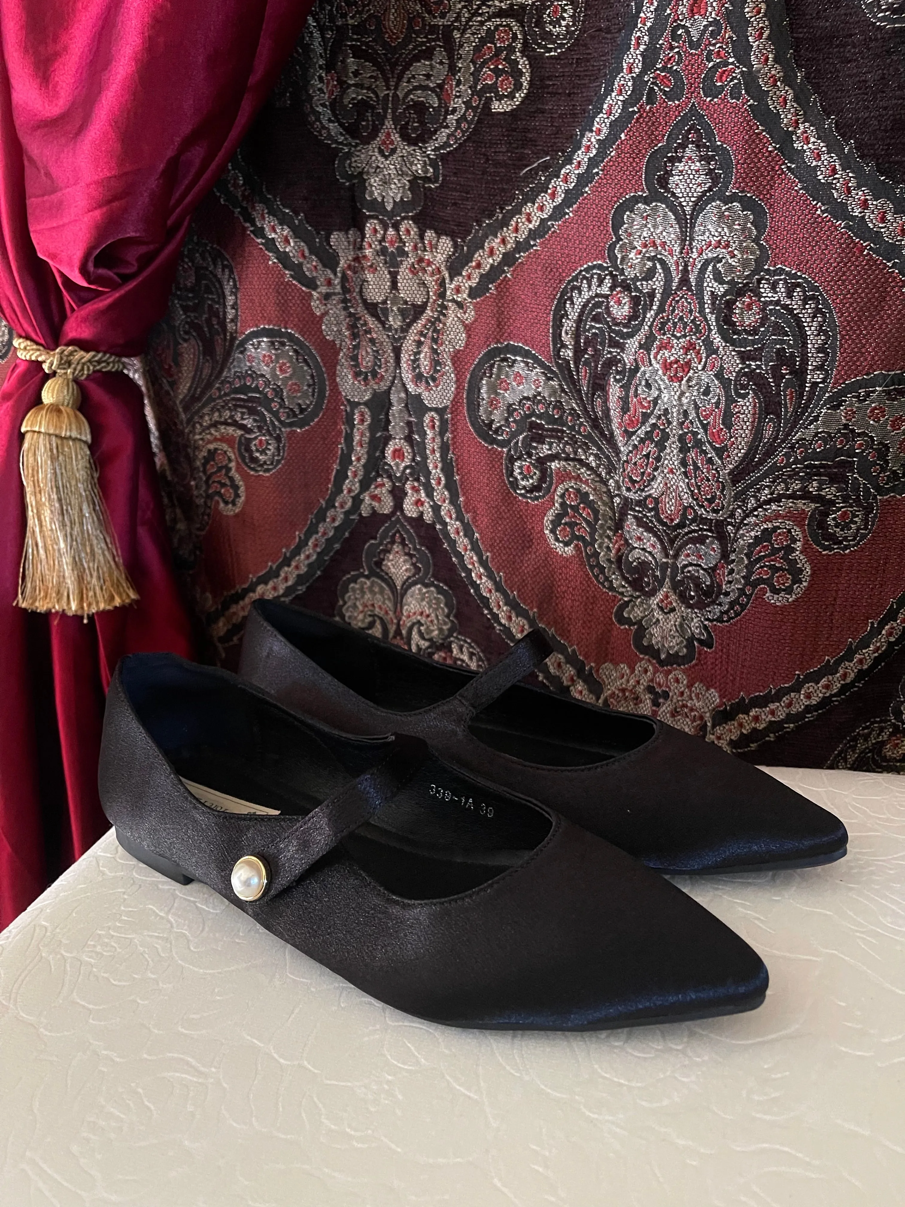 Medieval & Renaissance Satin Pointed Toe Poulaine Flats in Gothic Black